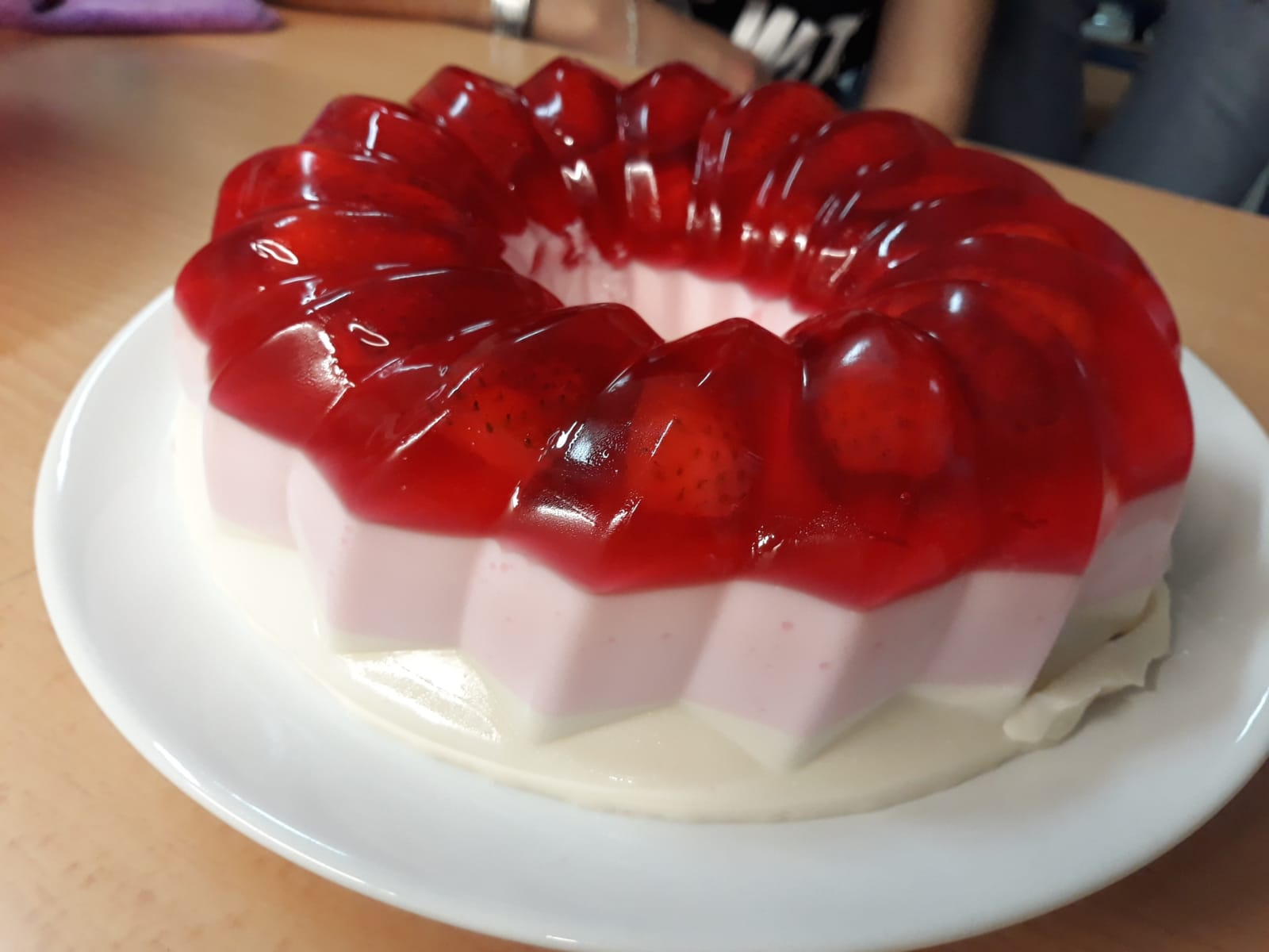 Gateau Frais Aux Fraises Et Yaourt Le Francais A Travers La Gastronomie