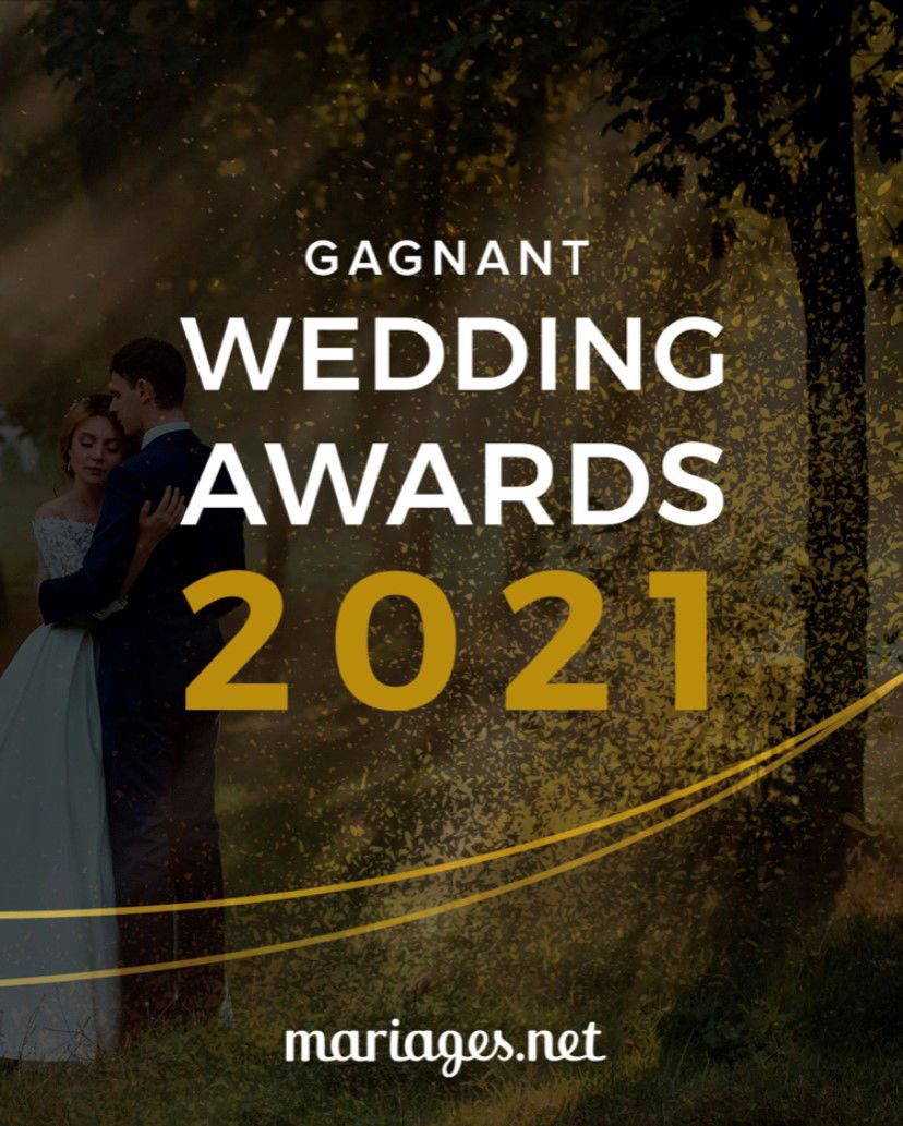 WEDDING AWARDS 2021 by Mariages.net GRÂCE AUX WEDDING AWARDS UN VENT D’OPTIMISME SOUFFLE SUR LES PROFESSIONNELS DU SECTEUR APRÈS UNE ANNÉE DIFFICILE POUR LES MARIAGES. Pena de la Trova obtient le Wedding Awards de Mariages.net, en reconnaissance à son talent et à son professionnalisme après une année difficile pour le secteur nuptial Mariages.net célèbre la 7ème édition du prestigieux concours des Wedding Awards, auquel ont participé plus de 44 000 entreprises inscrites sur le portail. Exceptionnellement, pour cette édition, participent au concours les professionnels de 2019, dernière saison des mariages célébrée avec normalité et ceux de 2020. Les Wedding Awards sont les seuls prix du secteur basés sur les avis des couples mariés et c’est précisément de là qu’ils tirent leur valeur. Pena de la Trova, de la catégorie Musique, a reçu le Wedding Awards 2021 qui le désigne comme l’un des professionnels les plus recommandés par les couples de Mariages.net. Vous pouvez consulter la liste complète des lauréats des différentes catégories sur mariages.net/wedding-awards. Saint-Just, 16 Avril 2021. Pena de la Trova, professionnel incontournable pour les mariages de Saint-Just, a obtenu le prix du Wedding Award 2021 dans la catégorie Musique. Une reconnaissance à son talent mais aussi au professionnalisme dont il fait preuve auprès des couples qui organisent leur mariage, et qui l’accrédite comme l’un des meilleurs professionnels de mariage du pays. Pena de la Trova a reçu un total de 36 avis sur sa vitrine Mariages.net et la note de 4.9 sur 5.0 attribuée par les couples qui ont fait appel à ce prestataire pour organiser leur mariage. Mariages.net, portail nuptial leader dans le monde du groupe The Knot Worldwide, célèbre une nouvelle édition du prestigieux concours des Wedding Awards et a annoncé le nom des professionnels et entreprises qui ont remporté le Wedding Award en 2021. Cela fait déjà sept ans que le portail de mariage leader en France organise cette remise de prix. Cependant, cette année nous sommes confrontés à une édition très spéciale en raison des circonstances exceptionnelles engendrées par une pandémie qui a particulièrement affecté le secteur nuptial. C'est pourquoi, à l'objectif premier des Wedding Awards - celui de reconnaître l'excellence du service offert par les entreprises du secteur - s’ajoute cette année celui de mettre en valeur le travail des professionnels qui ont réussi à gérer efficacement avec les couples la réorganisation de leur mariage ainsi que l’organisation des « mariages Covid » qui ont pu être célébrés en respectant des mesures sanitaires qui ont rendu la tâche particulièrement difficile. L'édition 2020, a salué l’excellent travail de milliers de professionnels qui ont témoigné leur amour pour les mariages bien au-delà de la célébration : faire face aux changements d'horaires, soutenir les couples, gérer les périodes creuses ainsi que les équipes en temps de crise. En 2021, dans l’attente d’une reprise de la saison des mariages, les Wedding Awards sont un moyen de continuer à les récompenser pour leurs efforts et le travail fourni au sein du secteur nuptial. Cette année, ces prix sont basés sur plus de 7 millions d'avis de couples publiés sur le portail. Un chiffre important qui ne cesse d'augmenter et qui fait la fierté des professionnels récompensés qui gardent intacte l’envie de conserver leur prix, édition après édition, notamment cette année, lors de laquelle ils doivent montrer plus que jamais l’excellence du travail accompli auprès des couples. Les Wedding Awards 2021 récompensent 5% des entreprises qui ont obtenu le plus d’avis et les meilleures notes dans chaque catégorie parmi plus de 44 000 entreprises, en prenant également en compte le professionnalisme et la qualité du service offert. Le rôle le plus important est donc tenu par les couples qui, grâce à leurs avis et après avoir bénéficié des services des professionnels lors de leurs mariages, élisent les gagnants. C'est précisément pour cette raison que ce prix est devenu une référence dans le secteur et un critère de choix pour les couples qui, année après année, organisent leur mariage. À titre exceptionnel et pour soutenir le secteur, cette année les avis de 2019 ont à nouveau été pris en compte, puisqu'ils correspondent à la dernière saison de mariages, célébrés de façon « normale ». À ces derniers viennent s’ajouter les avis de 2020. "Célébrer les Wedding Awards cette année n’a pas été facile car toutes les entreprises du secteur méritent d’être récompensées pour la façon dont elles gèrent la situation. Nous savons aussi, d'après les conversations que nous avons eues avec des milliers de couples, qu'ils font preuve d'empathie et de souplesse, ce qui montre une fois de plus qu'ils sont animés par un véritable amour de leur travail. C'est pourquoi, chez Mariages.net, nous pensons que cette édition spéciale est nécessaire car c'est notre façon de montrer que les mariages n'ont pas vécu une année blanche en termes d’effort de la part des professionnels du secteur. Ces derniers ont plus que jamais travaillé à la réorganisation des célébrations, à établir des plans A, B et C pour les couples, à organiser des mariages en toute sécurité. En un mot : ils se sont réinventés. Pour toutes ces raisons, ces prix doivent servir à maintenir le secteur actif et à aider les couples qui, aujourd'hui plus que jamais, recherchent des professionnels pour leur mariage et ont besoin d’avoir pleinement confiance en eux afin de les engager pour leur grand jour" - déclare Nina Pérez, CEO de Mariages.net. Les prix Wedding Awards sont répartis en 20 catégories : Réception, Traiteur, Photo, Vidéo, Musique, Voiture de mariage, Faire-part, Cadeaux aux invités, Fleurs et Décoration, Animation, Organisation, Wedding cake, Mariée et Accessoires, Marié et Accessoires, Beauté et bien-être, Bijoux, Lune de Miel, Transports, Officiants et Autres services. À Propos de Mariages.net Mariages.net, portail leader du mariage en France et à échelle mondiale, a vu le jour afin d’aider les mariés à organiser un mariage à leur image, de façon ludique et pratique. Grâce à sa présence internationale, le portail, qui fait partie du groupe TheKnot Worldwide, dispose aujourd’hui d’un annuaire de plus de 700 000 professionnels du secteur. Il compte une communauté de plus de 2 500 000 mariées. Mariages.net propose un annuaire de professionnels qualifiés et met à disposition des futurs mariés des milliers d’idées et de conseils ainsi qu’un panel d’outils pour l’organisation de leur mariage : retro planning, liste des invités, gestion du budget, site de mariage, liste de mariage, catalogue nuptial… En 2016, Mariages.net a été élu meilleur site de l’année et site le plus populaire dans la catégorie Communauté. Le groupe The Knot Worldwide opère en Amérique du nord, Amérique du sud, Europe ainsi qu’en Asie avec une présence dans 16 pays (Etats-Unis, Canada, Royaume-Uni, France, Espagne, Italie, Brésil…) au travers des sites internet suivants : Bodas.net, WeddingWire.com, TheKnot.com, Matrimonio.com, Mariages.net, Casamentos.pt, Bodas.com.mx, Casamentos.com.br, Matrimonio.com.co, Matrimonios.cl, Casamientos.com.ar, Matrimonio.com.pe, Hitched.co.uk, Hitched.ie, Casamiento.com.uy, WeddingWire.ca et WeddingWire.in. Pour plus d’information : Tél : 0662218434 penadelatrova@live.fr