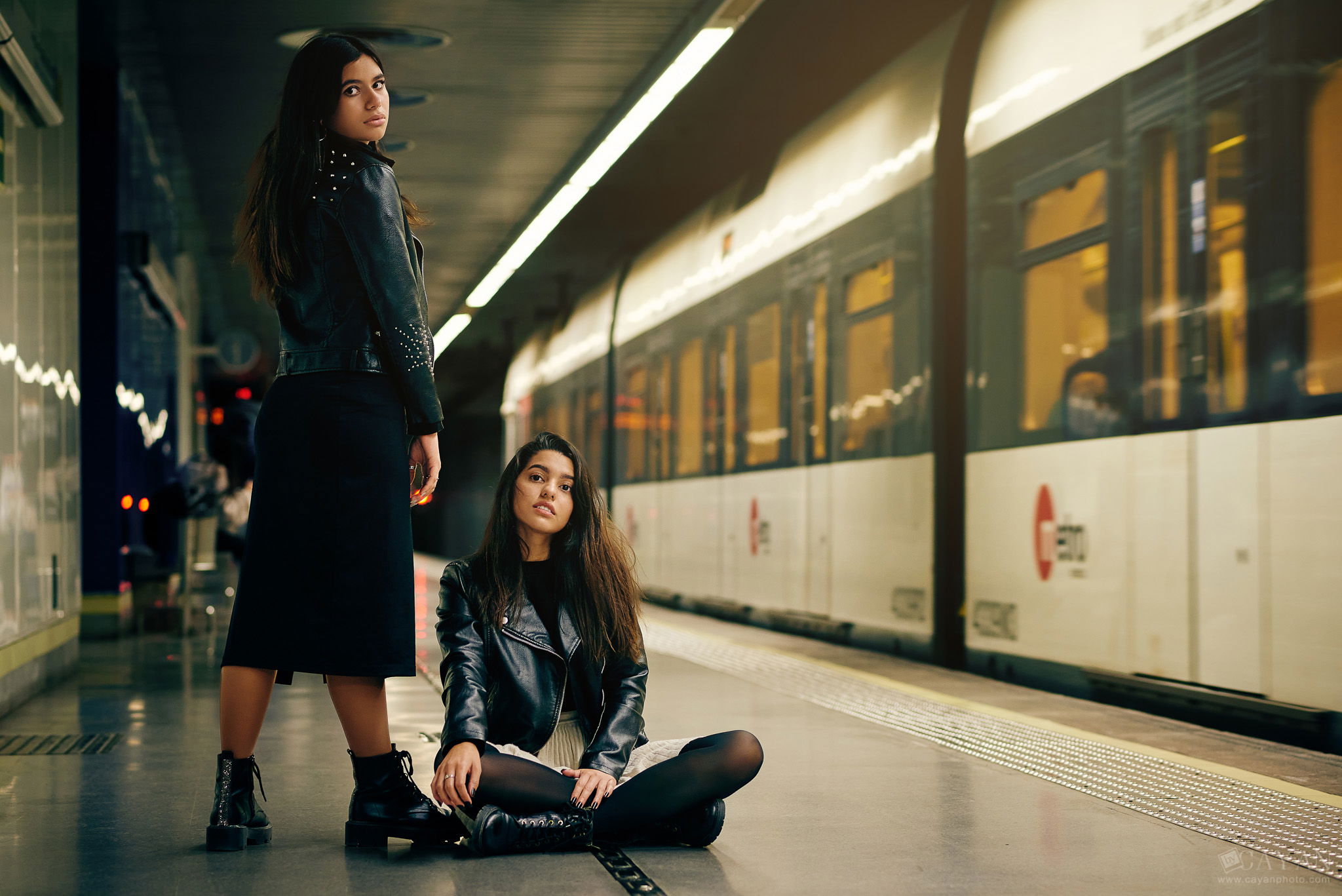 With models Andrea Martinez and Raquel Gonzales - @ raquelgonzales17 @ andreamartinez_007