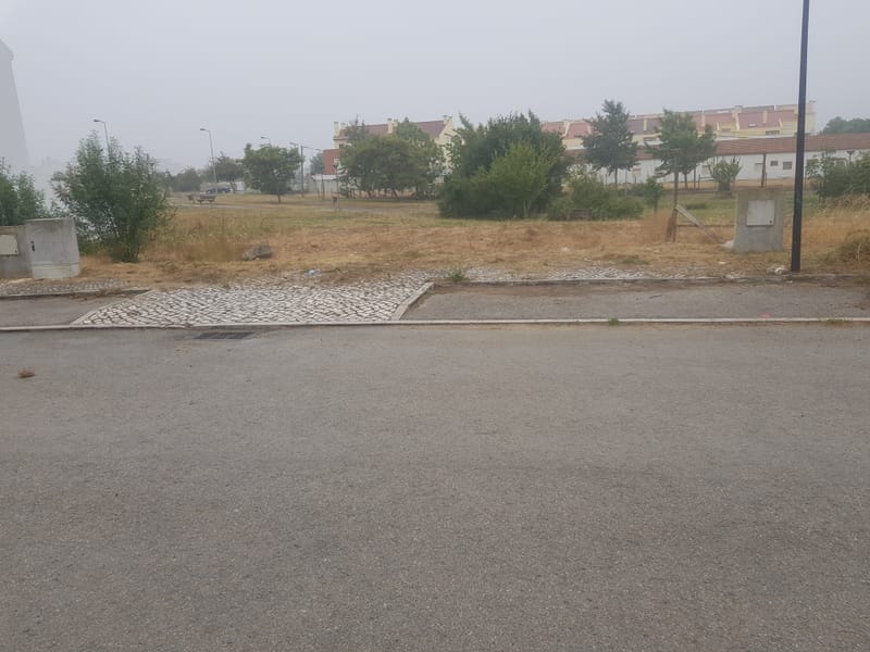 limpeza de terreno urbano em alcochete