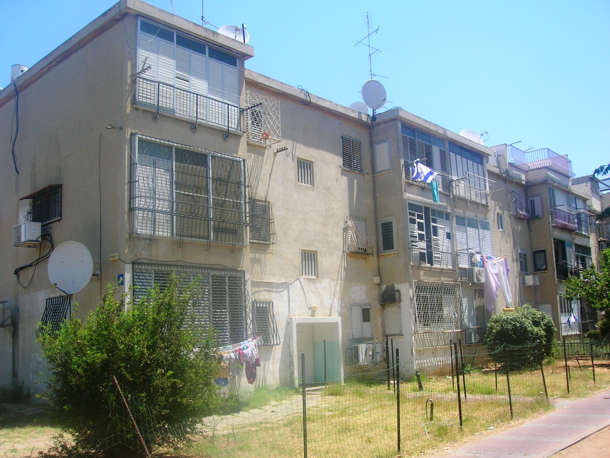 Adding a wing to an existing train building