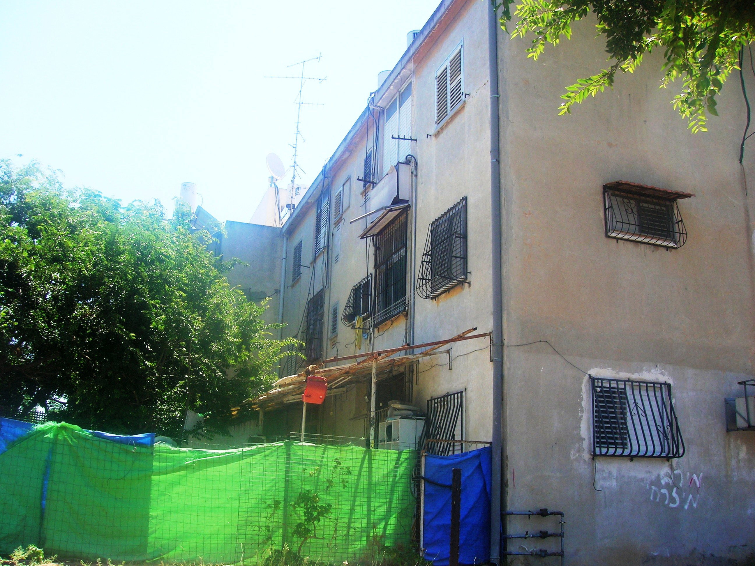 Adding a wing to an existing train building