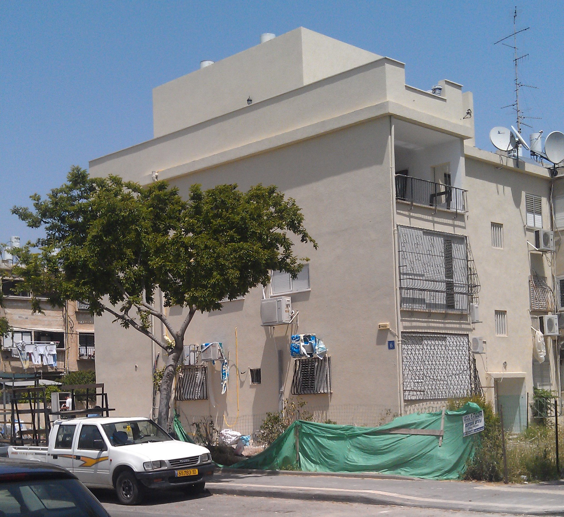 Adding a wing to an existing train building