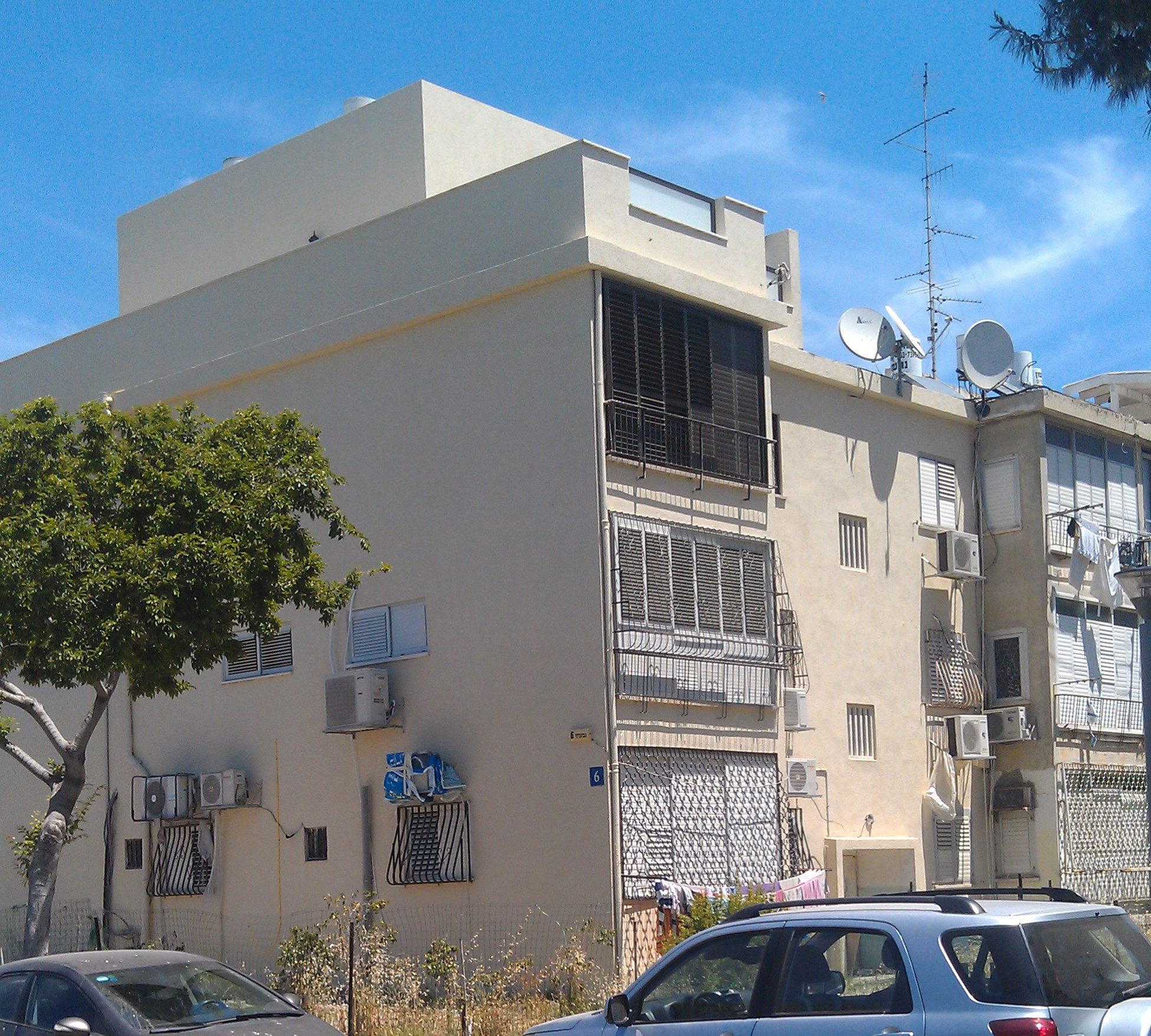 Adding a wing to an existing train building