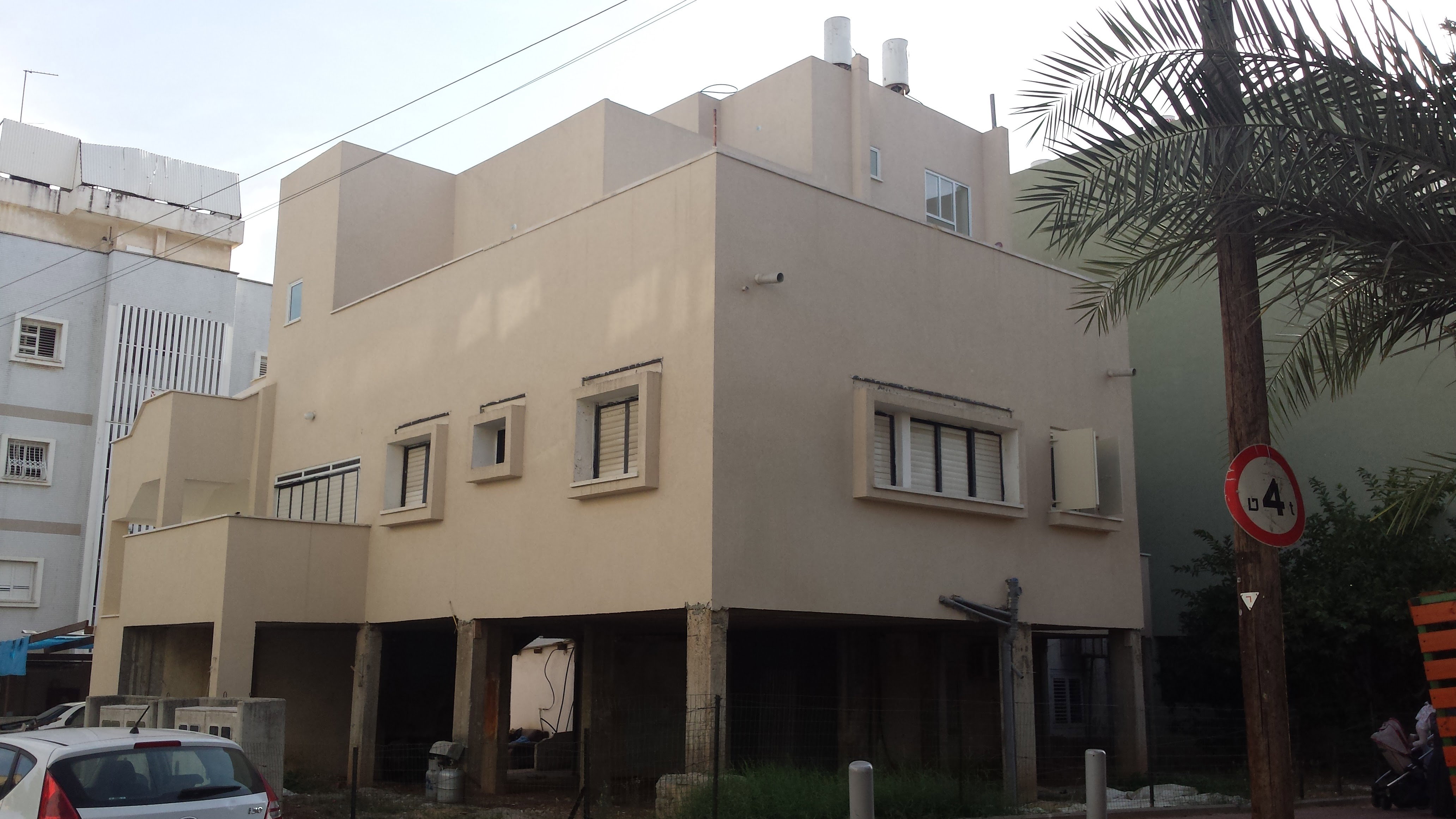 Expansion of construction + splitting of apartments