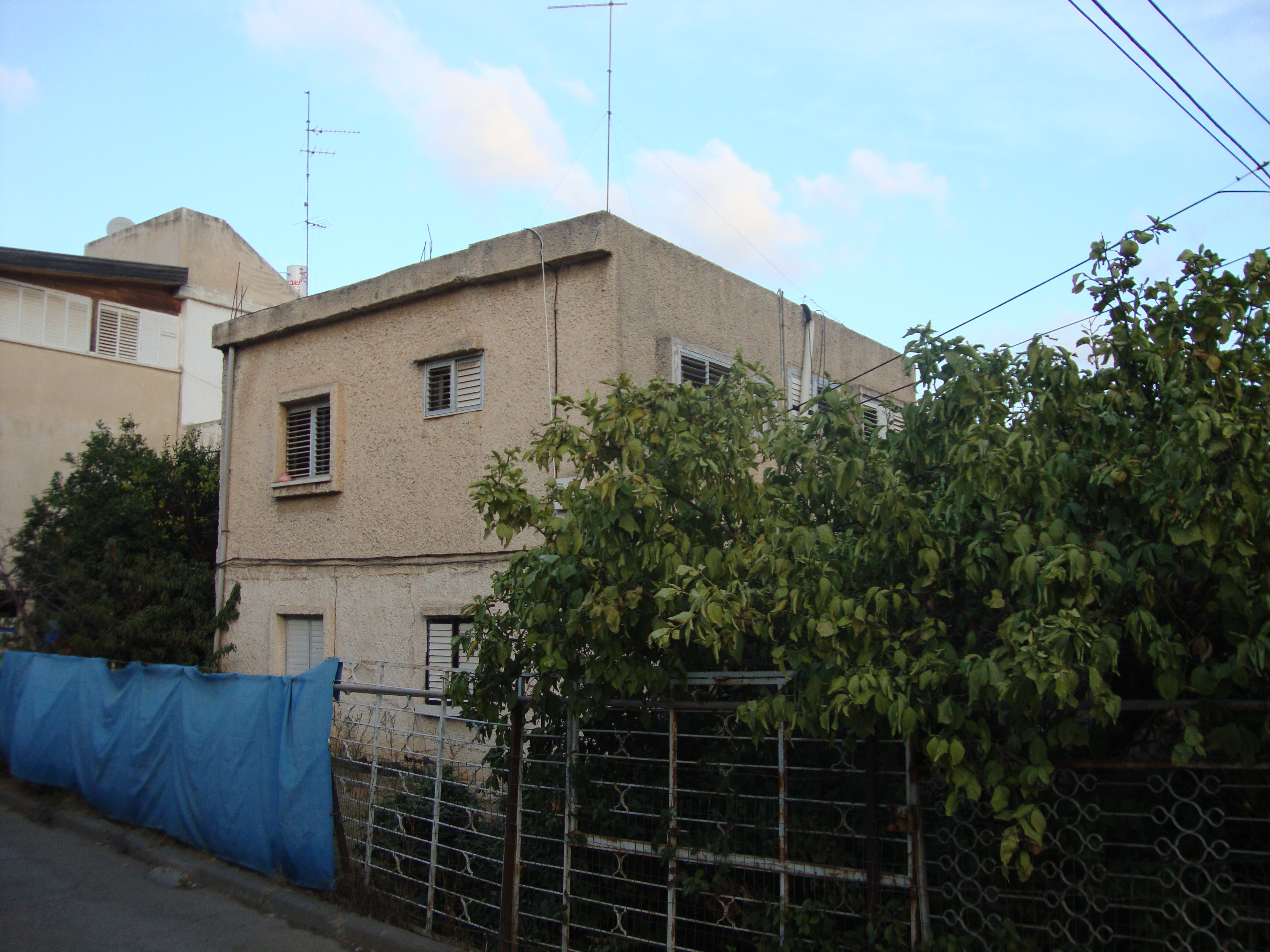 Expansion of construction + splitting of an existing apartment