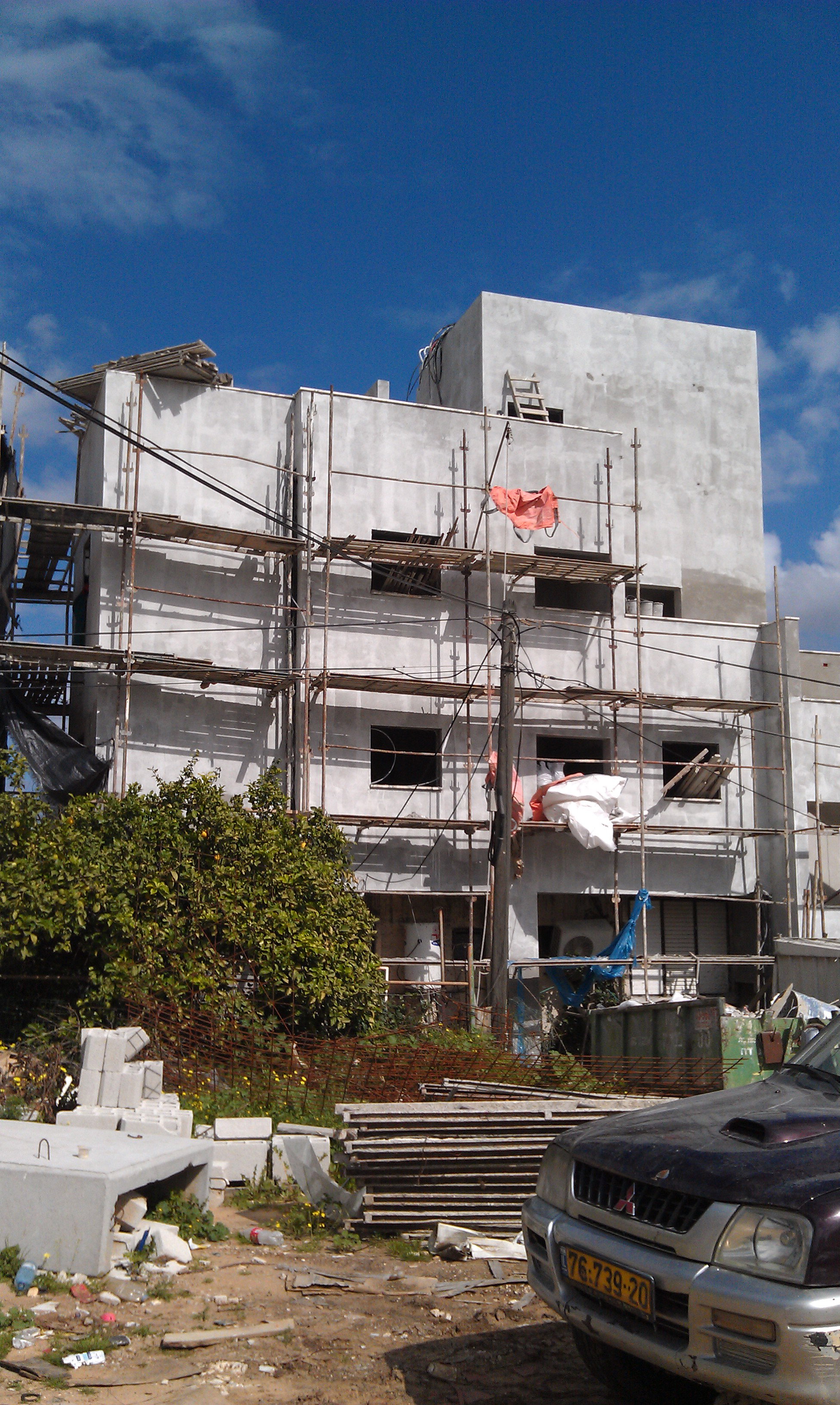 Expansion of construction + splitting of an existing apartment