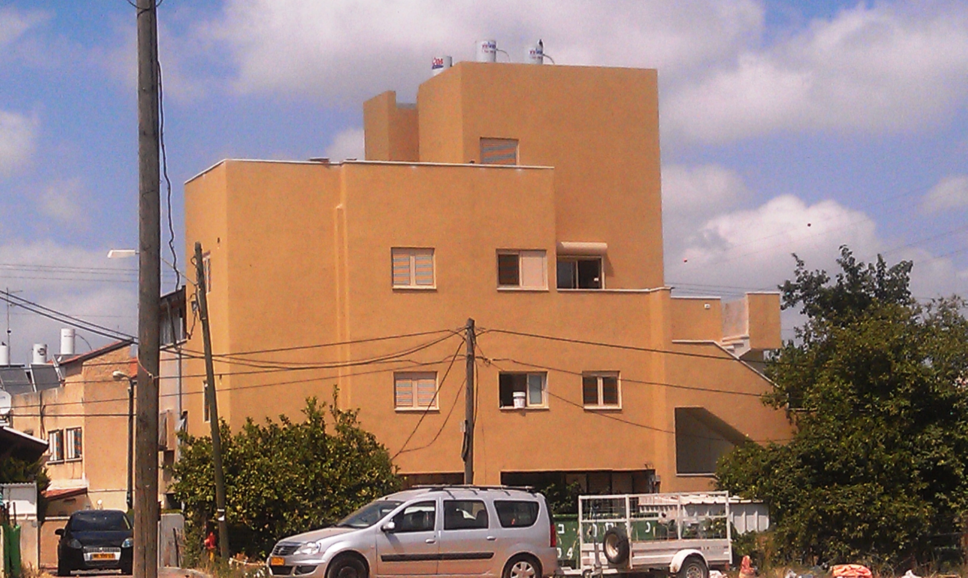 Expansion of construction + splitting of an existing apartment