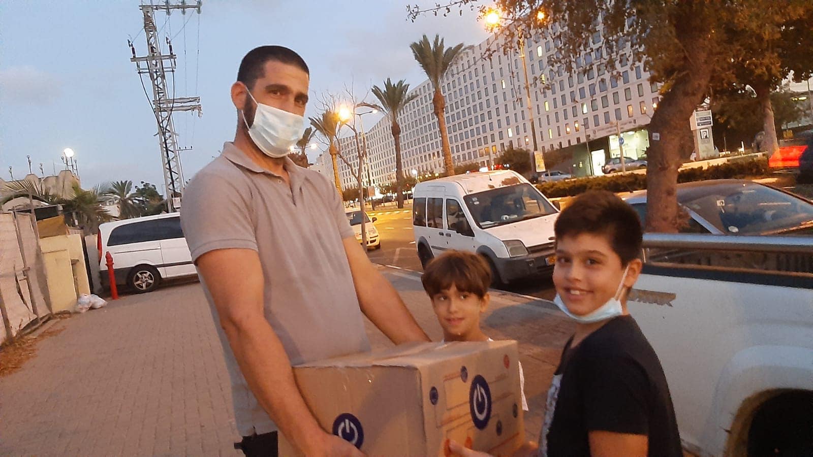 Distribution of food baskets