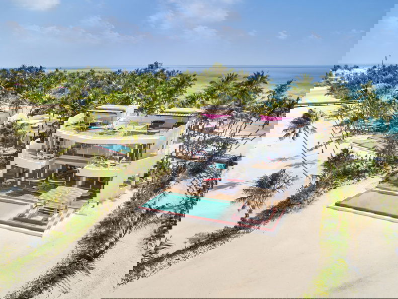 منتجع لوكس * الشاطئ