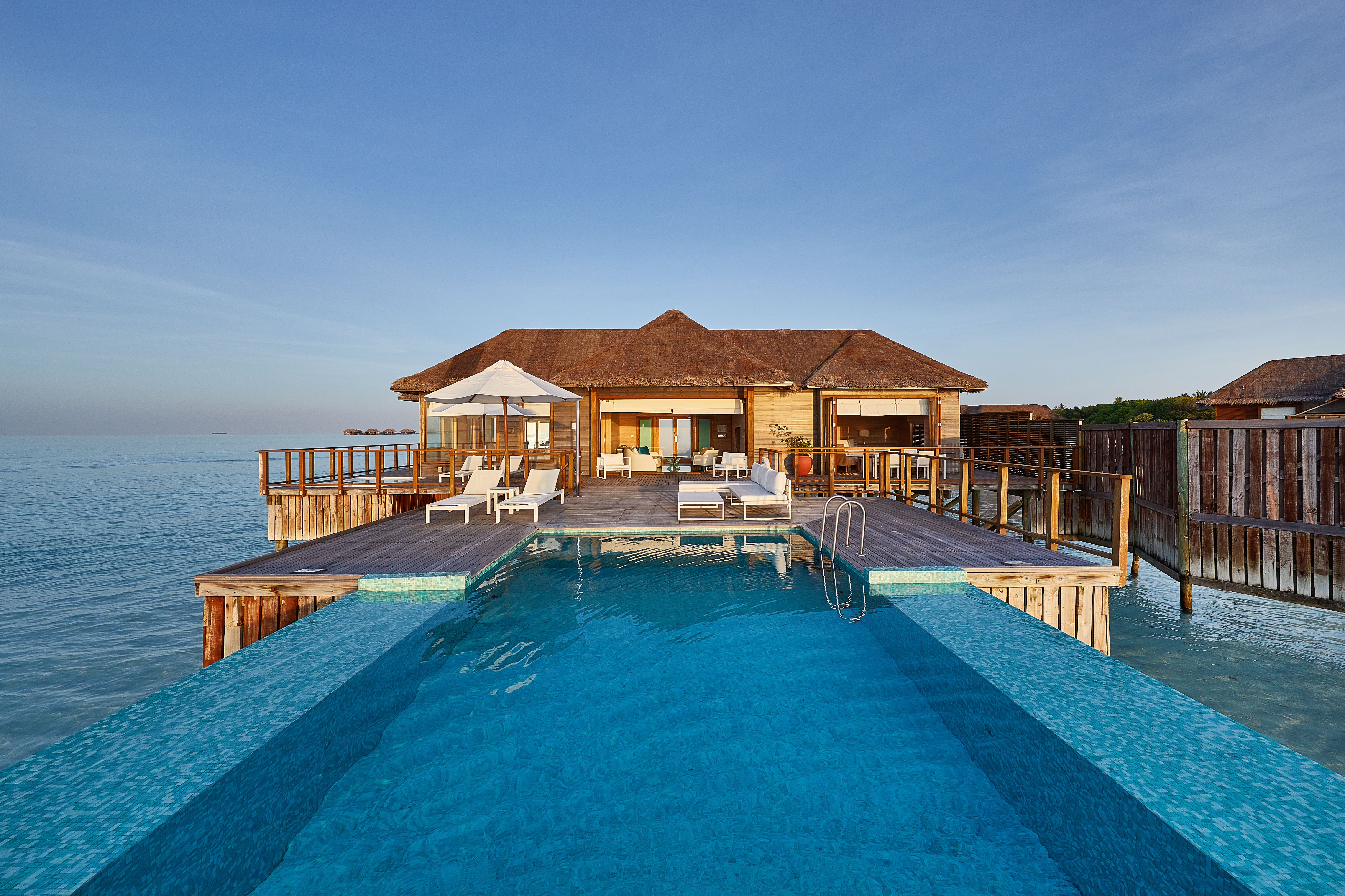 فيلا مياه غروب الشمس