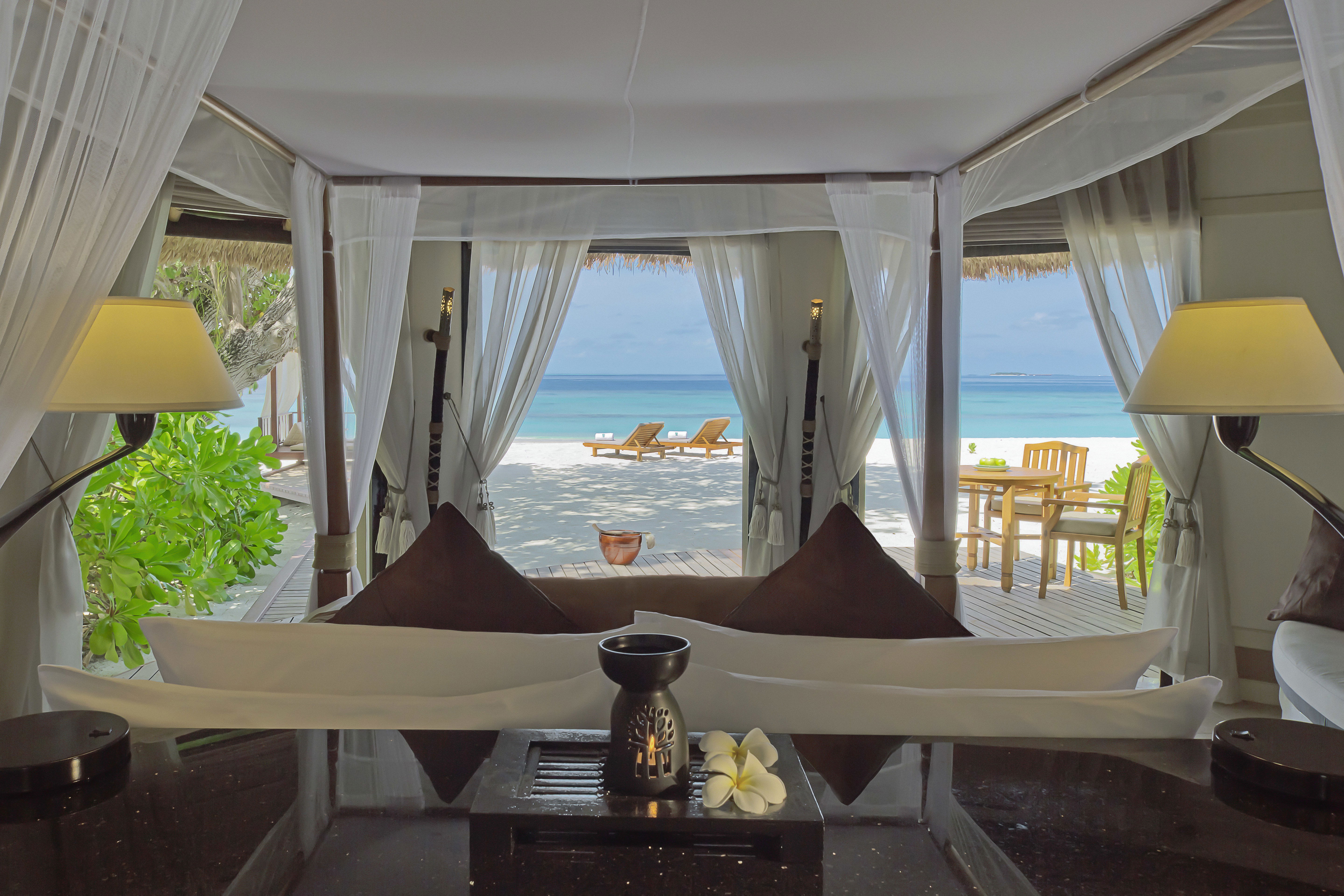 فيلا بمسبح مواجهة للشاطئ