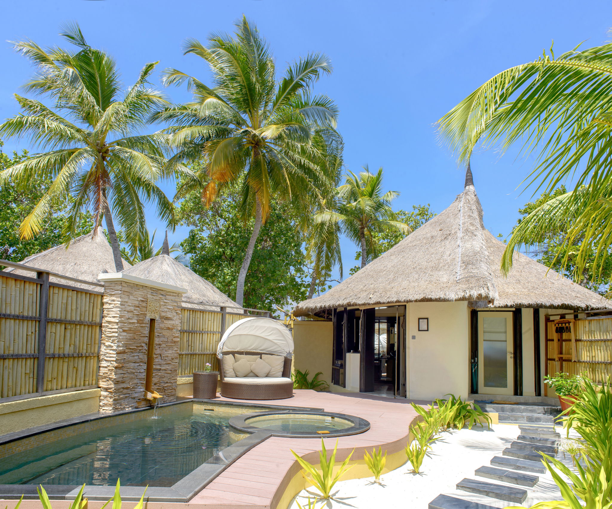 فيلا مسبح مطلة على المحيط