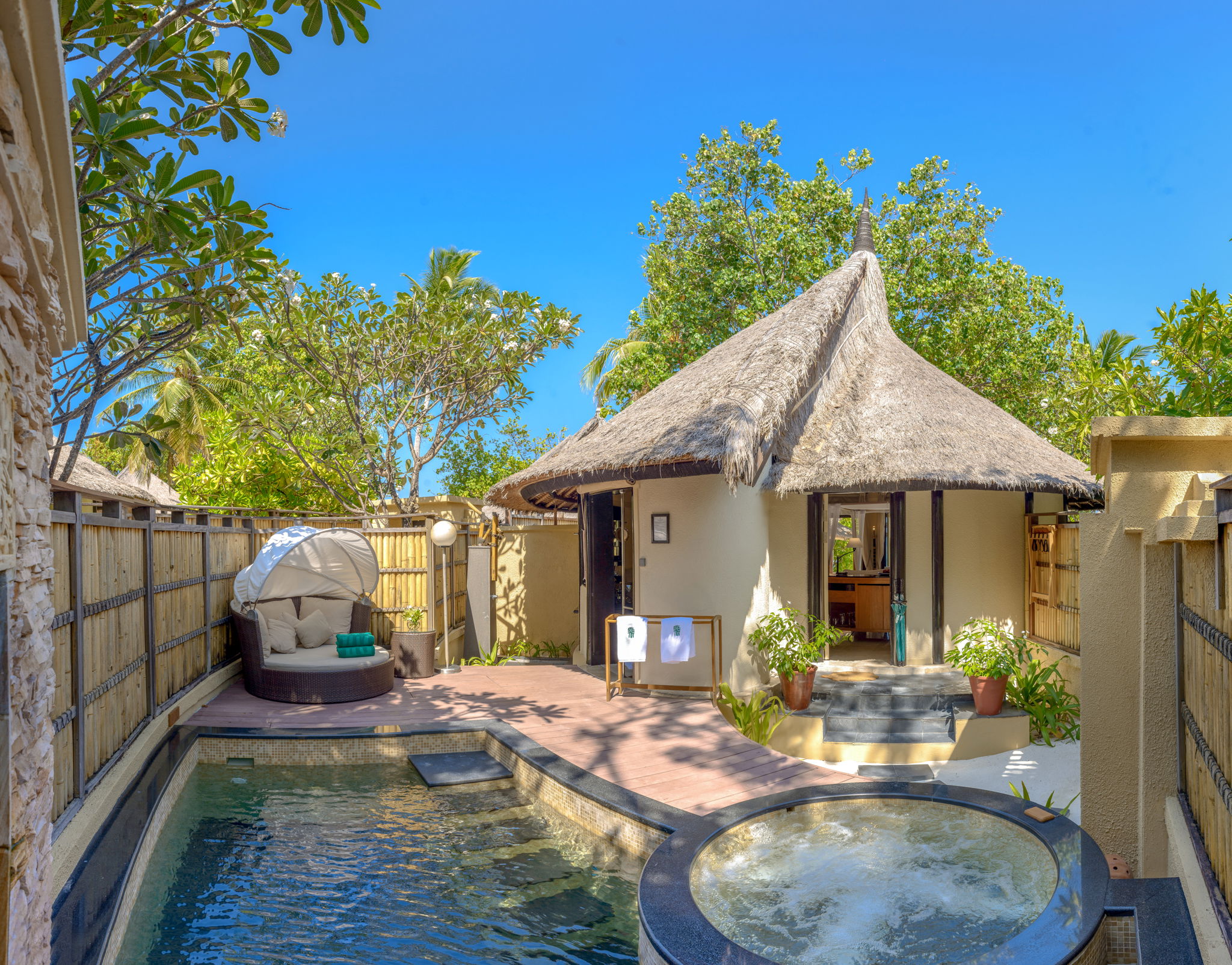 فيلا مسبح مطلة على المحيط