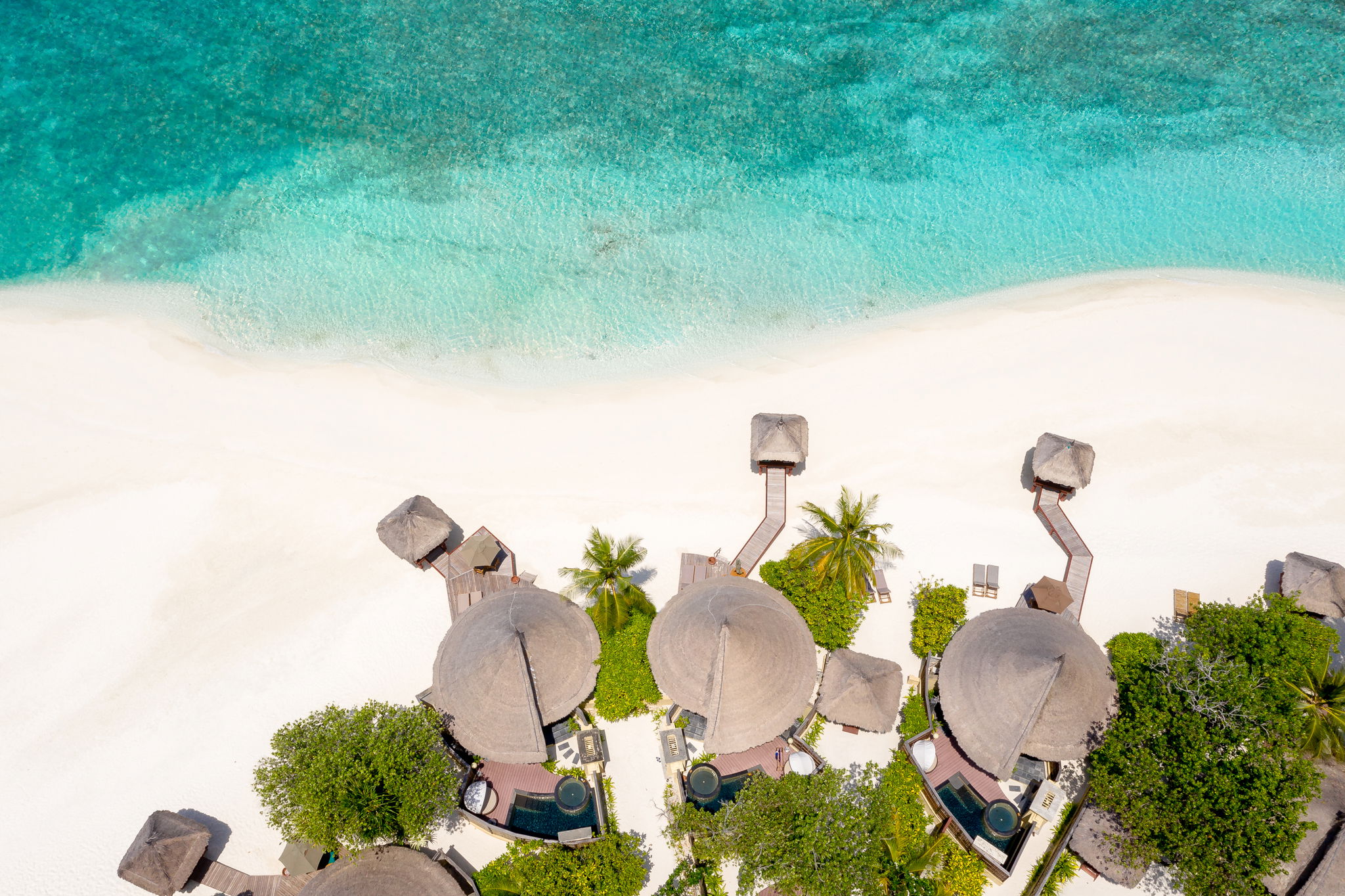 فيلا بمسبح مواجهة للشاطئ