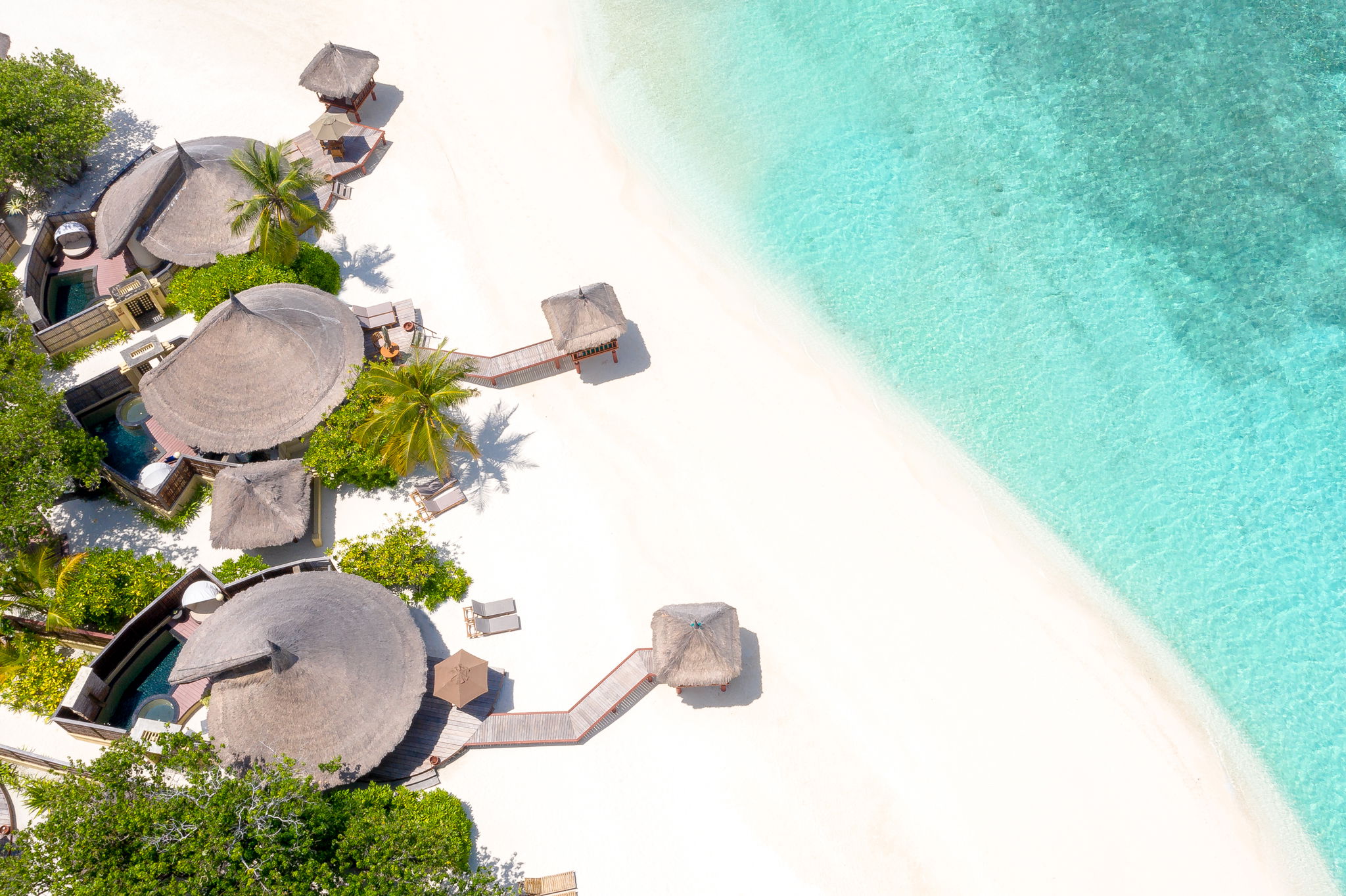 فيلا بمسبح مواجهة للشاطئ