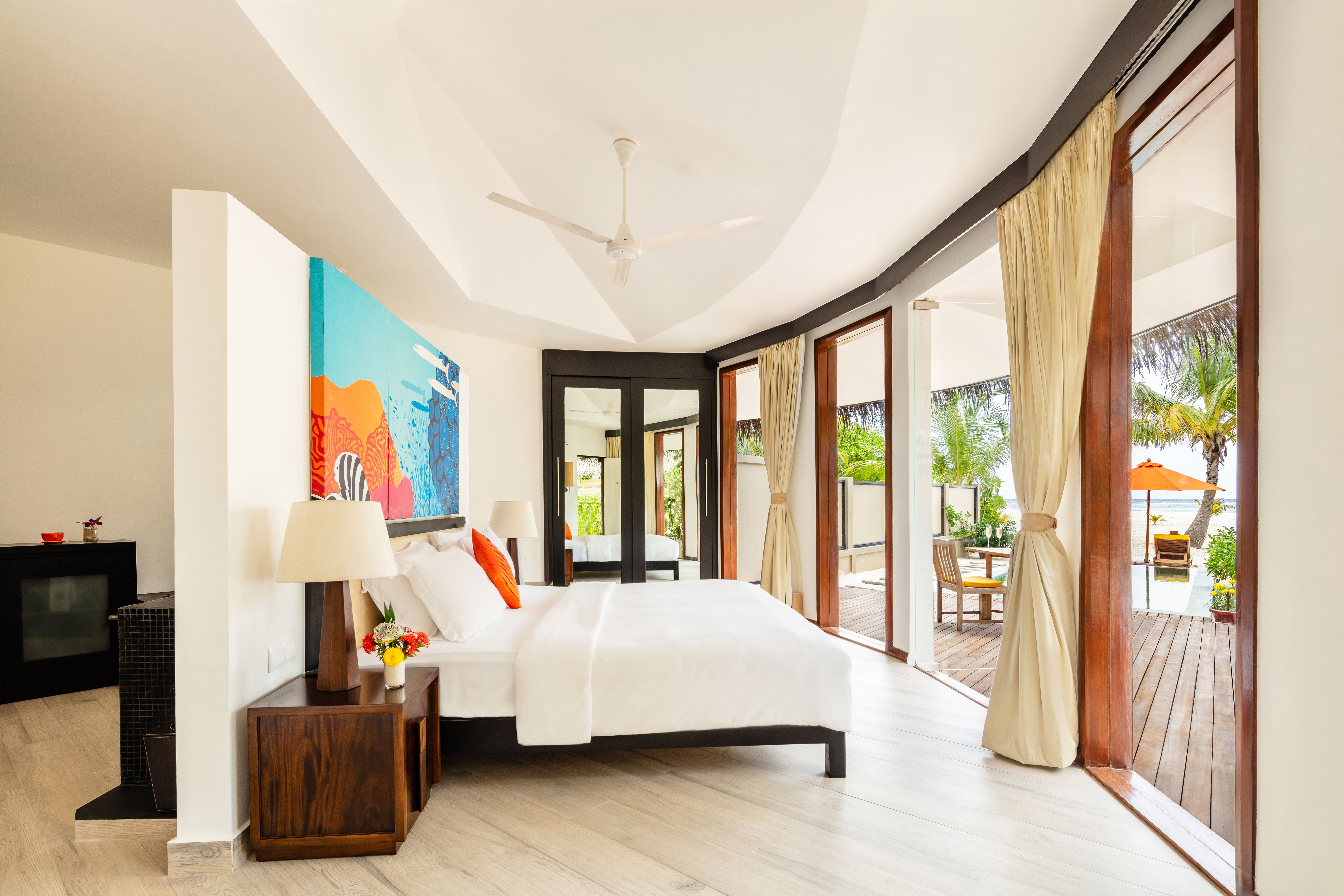 فيلا بمسبح إنفينيتي على شاطئ البحر