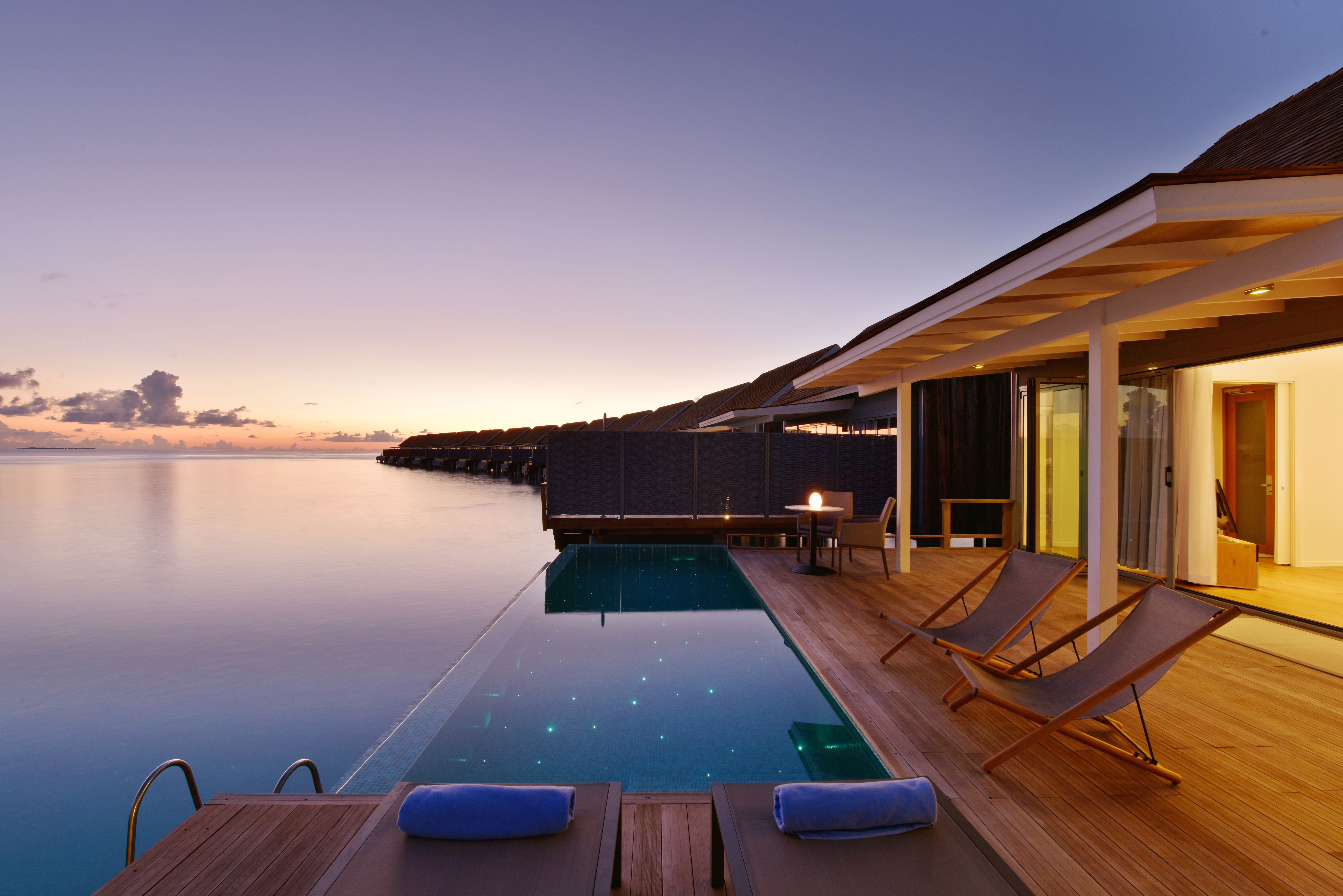 पूल के साथ थूंडी वॉटर विला