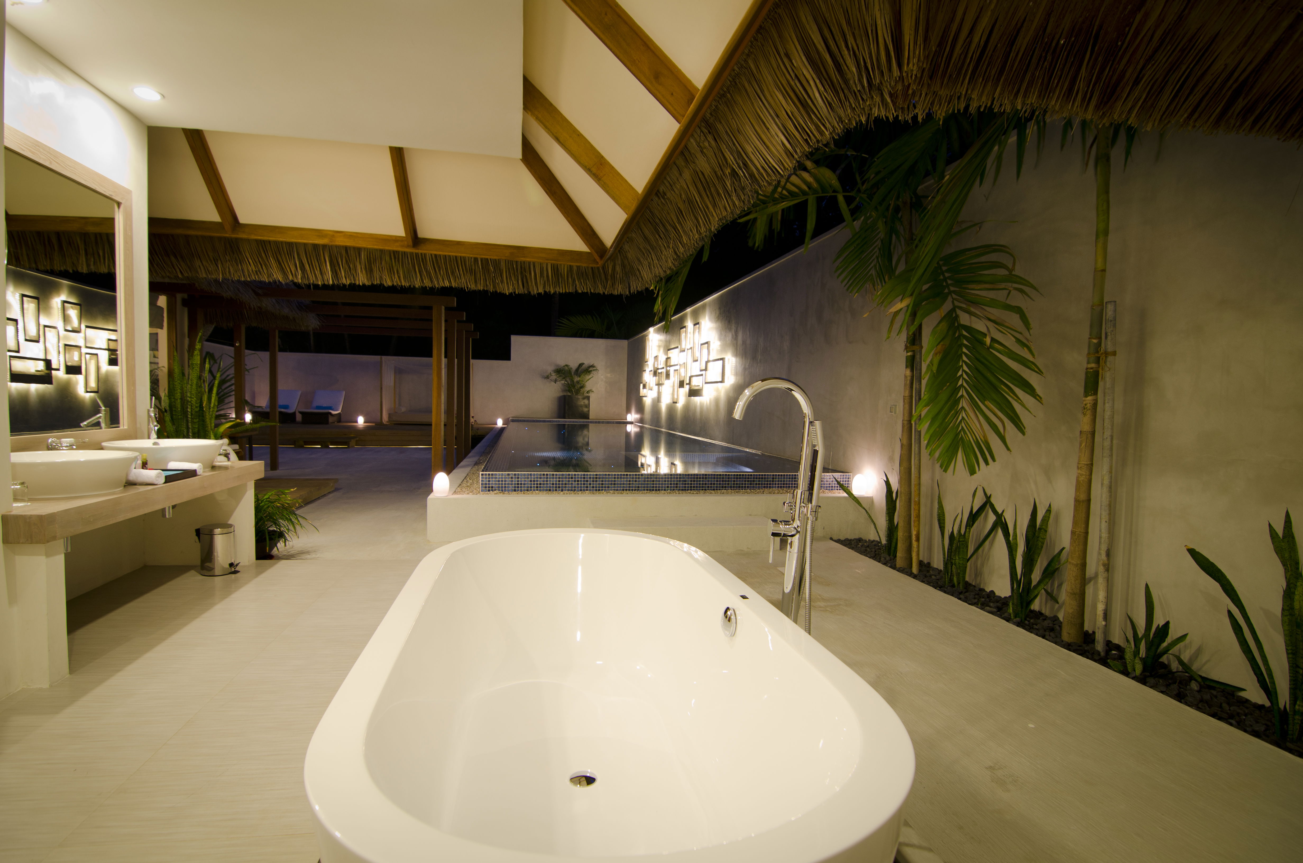 हनीमून पूल विला