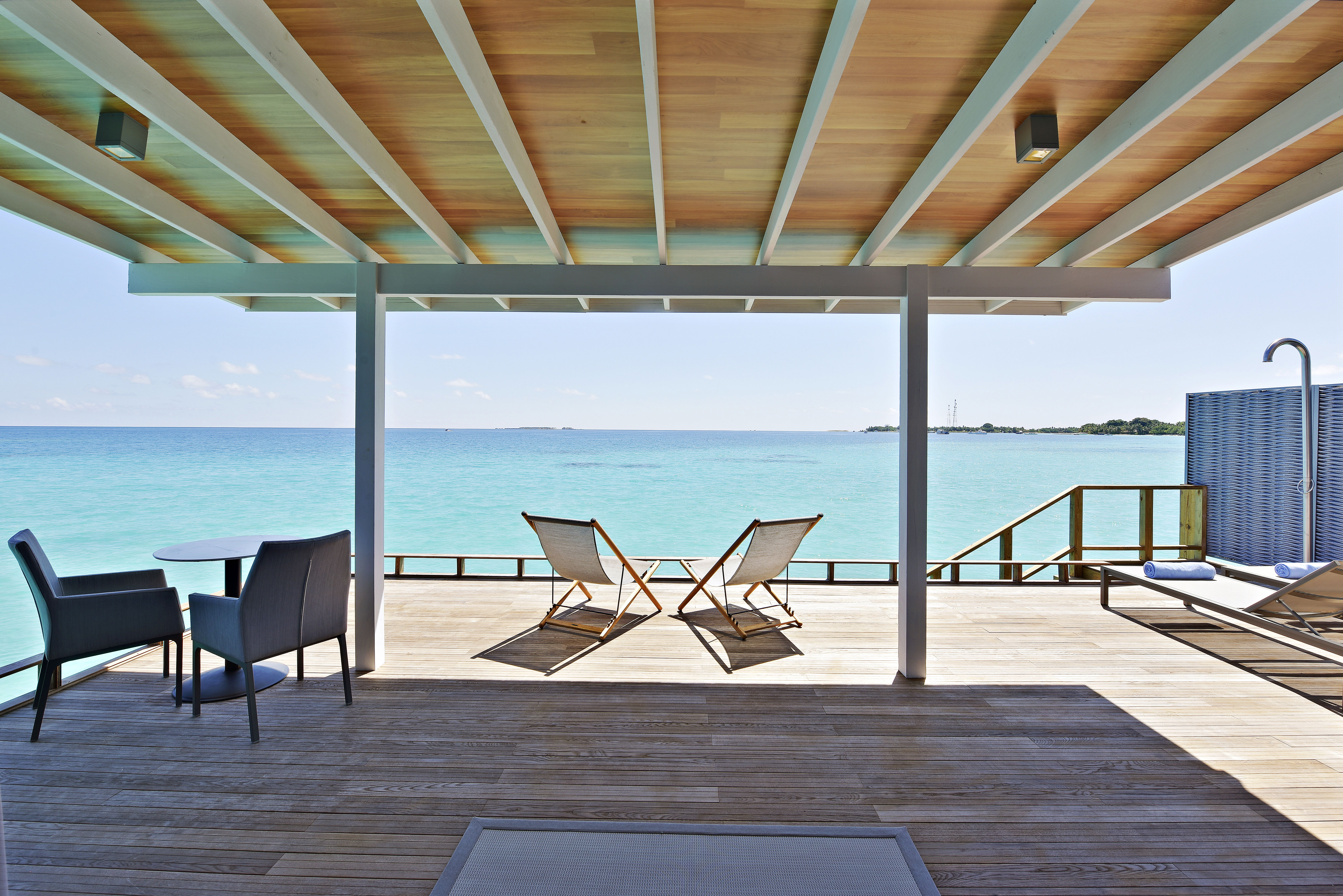 डीलक्स वाटर विला