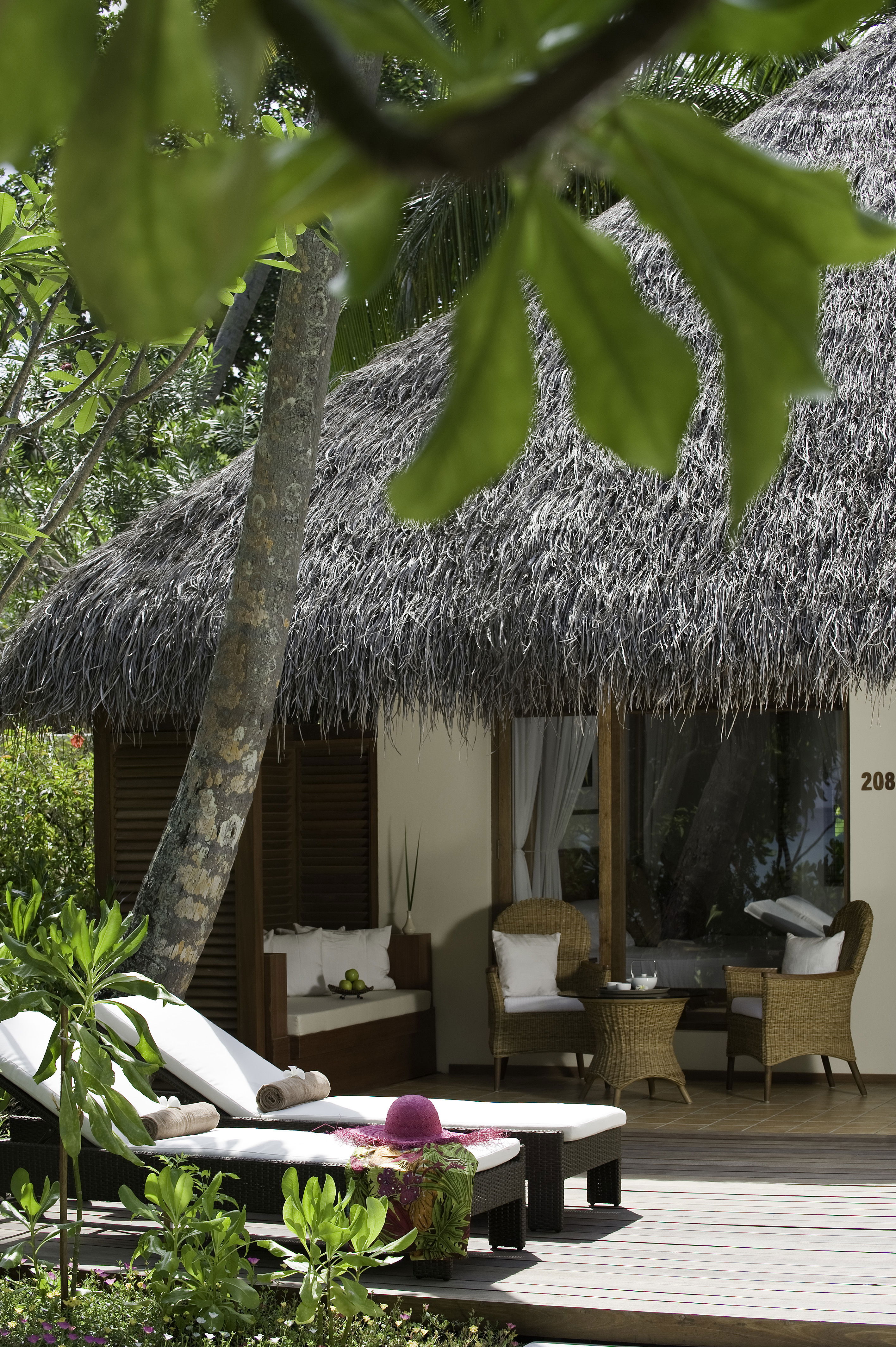 डीलक्स बीच विला